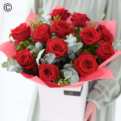 12 Luxury Red Rose Handtied